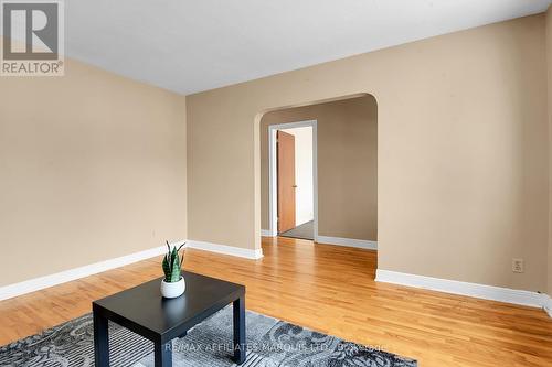 17-19 Anthony Street, Cornwall, ON - Indoor Photo Showing Living Room