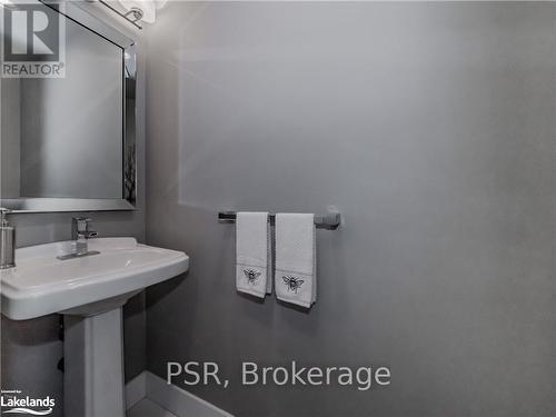 34 Carrick Trail, Gravenhurst (Muskoka (S)), ON - Indoor Photo Showing Bathroom