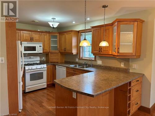 250 Bethune Crescent, Goderich (Goderich Town), ON - Indoor Photo Showing Kitchen With Double Sink