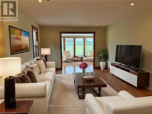 250 Bethune Crescent, Goderich (Goderich Town), ON - Indoor Photo Showing Living Room