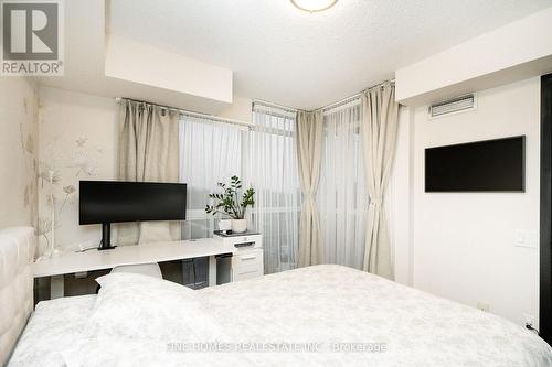 505 - 525 Wilson Avenue, Toronto, ON - Indoor Photo Showing Bedroom