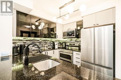 505 - 525 Wilson Avenue, Toronto, ON - Indoor Photo Showing Kitchen With Upgraded Kitchen