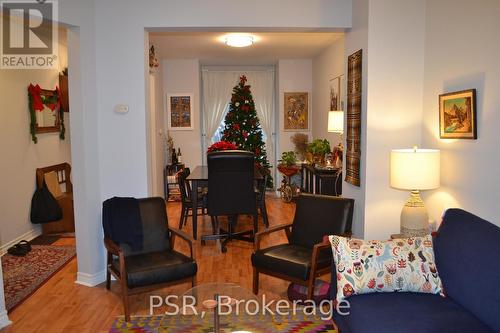 65 Shirley Street, Toronto, ON - Indoor Photo Showing Living Room