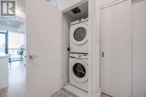 2201 - 55 Ontario Street, Toronto, ON - Indoor Photo Showing Laundry Room