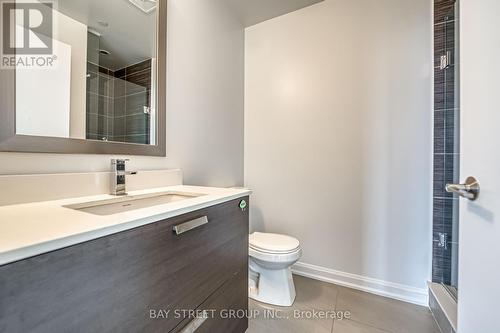 2605 - 11 Bogert Avenue, Toronto, ON - Indoor Photo Showing Bathroom