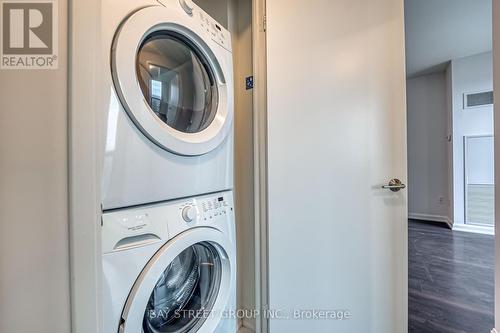 2605 - 11 Bogert Avenue, Toronto, ON - Indoor Photo Showing Laundry Room