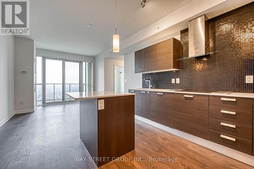 2605 - 11 Bogert Avenue, Toronto, ON - Indoor Photo Showing Kitchen With Upgraded Kitchen