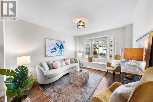 10 Colchester Street, Markham, ON - Indoor Photo Showing Living Room