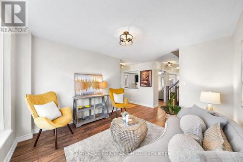 10 Colchester Street, Markham, ON - Indoor Photo Showing Living Room