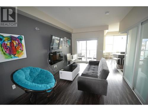 1290 St. Paul Street Unit# 505, Kelowna, BC - Indoor Photo Showing Living Room