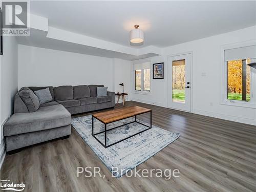 51 Rockmount Crescent, Gravenhurst (Muskoka (S)), ON - Indoor Photo Showing Living Room