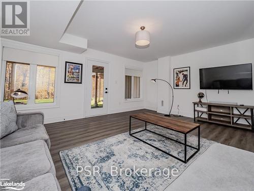 51 Rockmount Crescent, Gravenhurst (Muskoka (S)), ON - Indoor Photo Showing Living Room