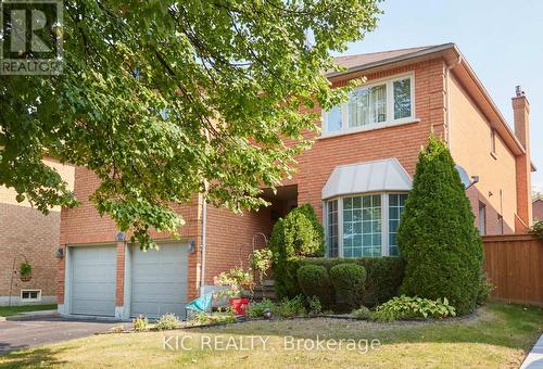 5 Hoyt Court, Whitby, ON - Outdoor