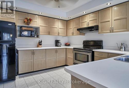 5 Hoyt Court, Whitby, ON - Indoor Photo Showing Kitchen With Double Sink