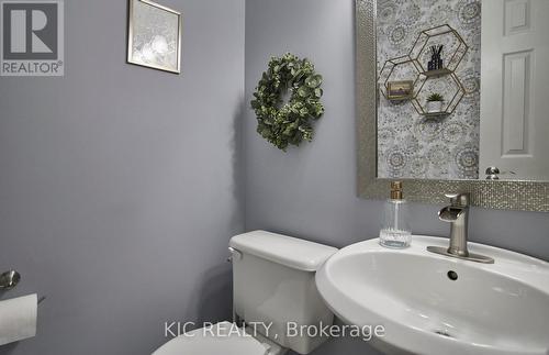 5 Hoyt Court, Whitby, ON - Indoor Photo Showing Bathroom