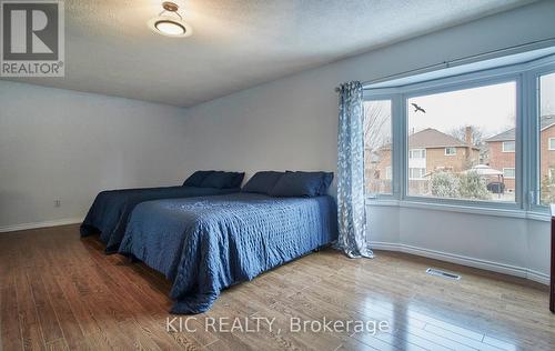 5 Hoyt Court, Whitby, ON - Indoor Photo Showing Bedroom