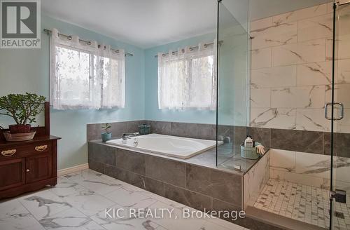 5 Hoyt Court, Whitby, ON - Indoor Photo Showing Bathroom