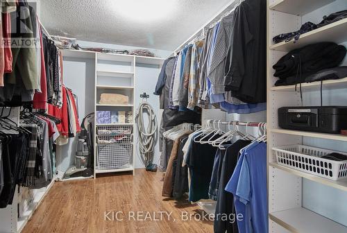 5 Hoyt Court, Whitby, ON - Indoor With Storage