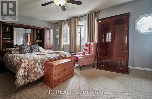 5 Hoyt Court, Whitby, ON - Indoor Photo Showing Bedroom