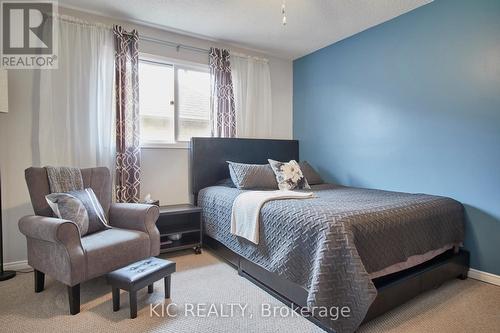 5 Hoyt Court, Whitby, ON - Indoor Photo Showing Bedroom