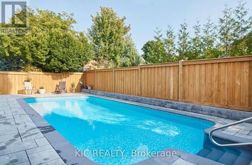 5 Hoyt Court, Whitby, ON - Outdoor With In Ground Pool With Backyard