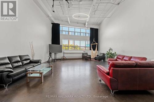 226 - 1173 Dundas Street E, Toronto, ON - Indoor Photo Showing Living Room