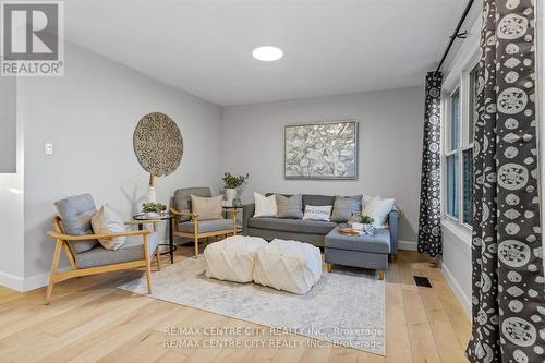 8548 Centennial Road, St. Thomas, ON - Indoor Photo Showing Living Room