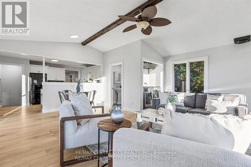 8548 Centennial Road, St. Thomas, ON - Indoor Photo Showing Living Room