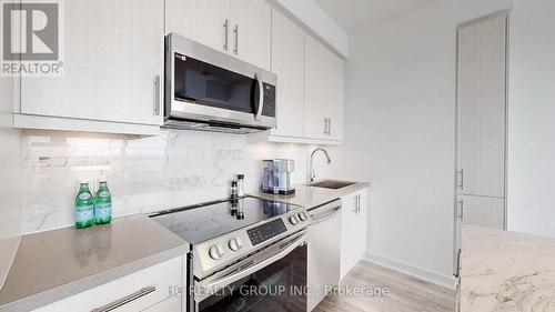 Lph09 - 95 Oneida Crescent, Richmond Hill, ON - Indoor Photo Showing Kitchen