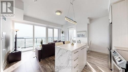 Lph09 - 95 Oneida Crescent, Richmond Hill, ON - Indoor Photo Showing Kitchen