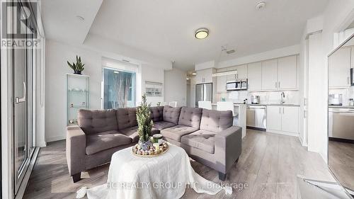 Lph09 - 95 Oneida Crescent, Richmond Hill, ON - Indoor Photo Showing Living Room