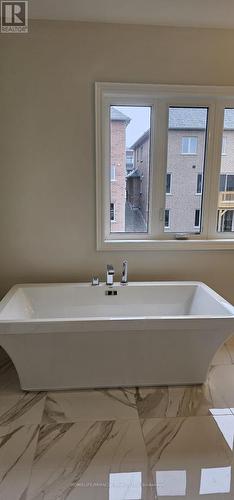 33 Plank Road, Bradford West Gwillimbury, ON - Indoor Photo Showing Bathroom