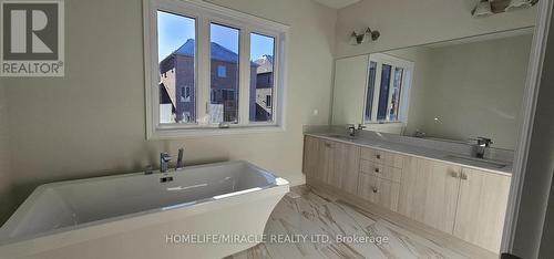 33 Plank Road, Bradford West Gwillimbury, ON - Indoor Photo Showing Bathroom