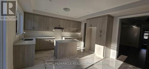 33 Plank Road, Bradford West Gwillimbury, ON - Indoor Photo Showing Kitchen