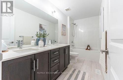 310 Main Street E, Grimsby, ON - Indoor Photo Showing Bathroom