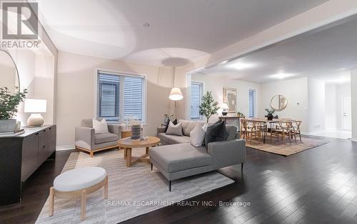 310 Main Street E, Grimsby, ON - Indoor Photo Showing Living Room