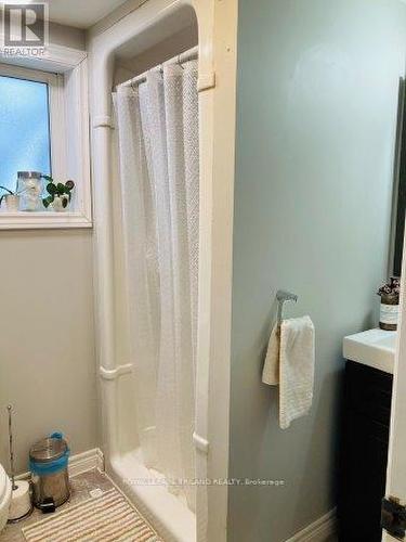 268 Carrie Street, Strathroy-Caradoc (Nw), ON - Indoor Photo Showing Bathroom