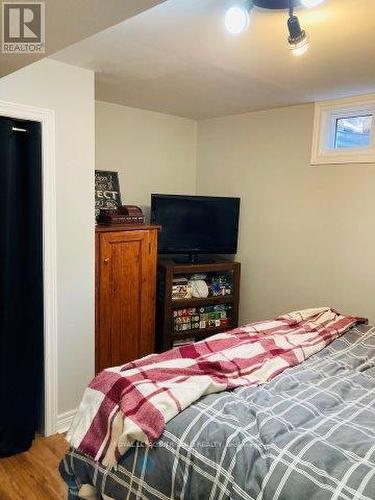 268 Carrie Street, Strathroy-Caradoc (Nw), ON - Indoor Photo Showing Bedroom