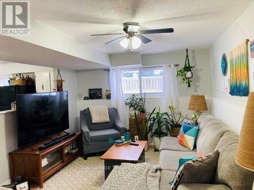 268 Carrie Street, Strathroy-Caradoc (Nw), ON - Indoor Photo Showing Living Room