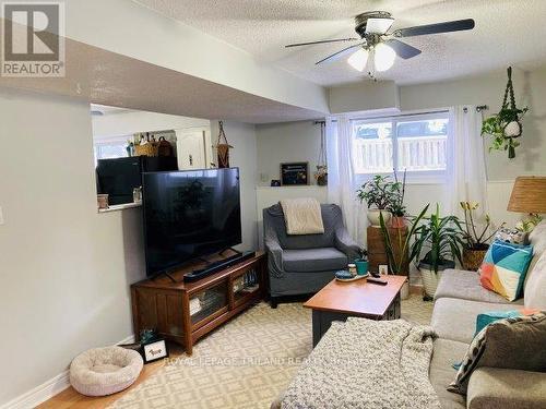 268 Carrie Street, Strathroy-Caradoc (Nw), ON - Indoor Photo Showing Living Room