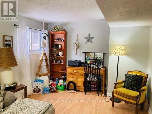 268 Carrie Street, Strathroy-Caradoc (Nw), ON - Indoor Photo Showing Bedroom