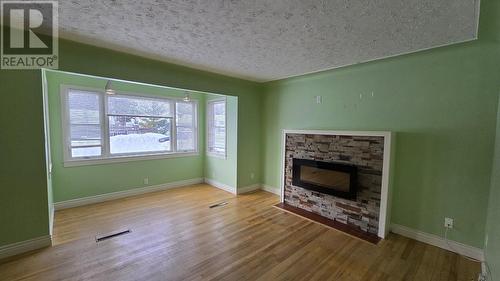 112 Hugill St, Sault Ste Marie, ON - Indoor Photo Showing Living Room With Fireplace