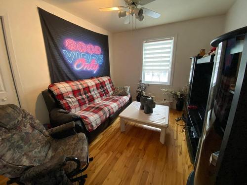 Chambre Ã Â coucher - 19 Av. St-Mathieu, Montmagny, QC - Indoor Photo Showing Living Room