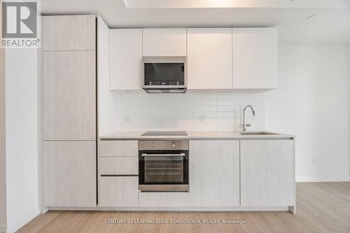 4905 - 8 Widmer Street, Toronto, ON - Indoor Photo Showing Kitchen