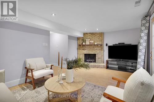 22 Westridge Court, London, ON - Indoor Photo Showing Living Room With Fireplace