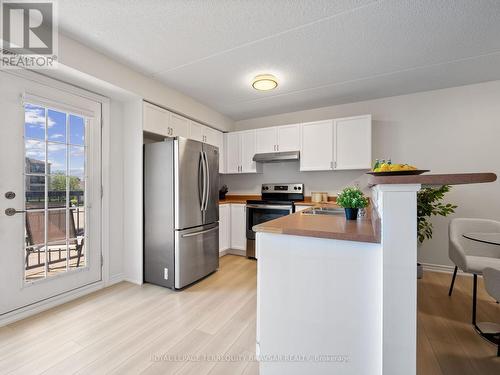 212 - 2065 Appleby Line, Burlington, ON - Indoor Photo Showing Kitchen