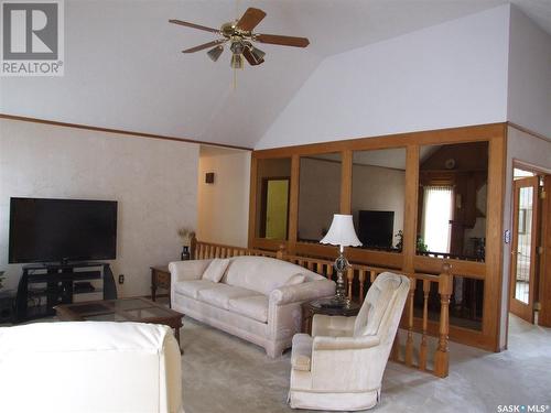 316 8Th Street W, Leader, SK - Indoor Photo Showing Living Room