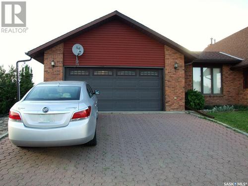 316 8Th Street W, Leader, SK - Outdoor