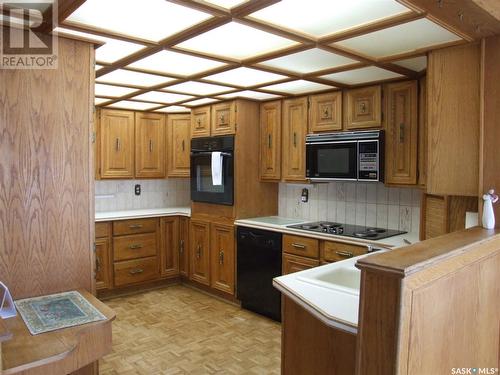 316 8Th Street W, Leader, SK - Indoor Photo Showing Kitchen