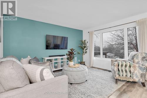 8 Loraine Avenue, Quinte West, ON - Indoor Photo Showing Living Room